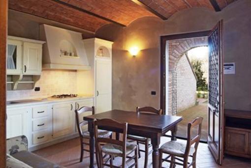 фото отеля Casale Etrusco Apartment Castagneto Carducci