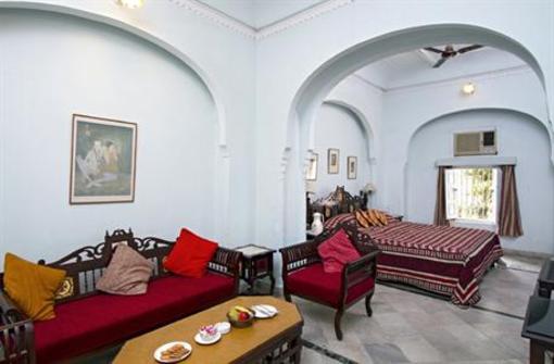 фото отеля Hotel Chirmi Palace