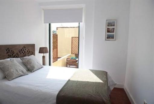 фото отеля CheckinLisbon Vale Apartments