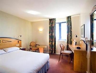 фото отеля Ibis Cardiff Gate