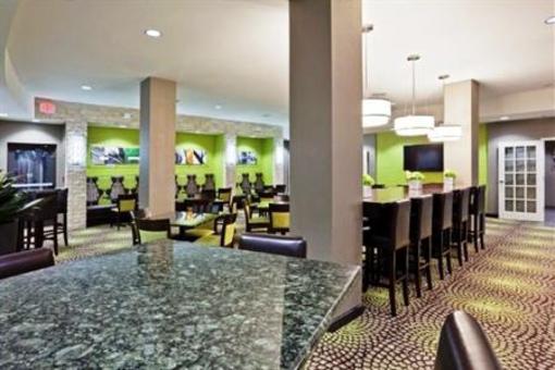фото отеля Holiday Inn Express Hotel & Suites Hays