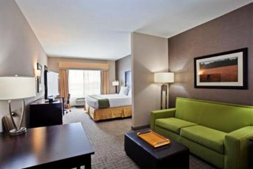 фото отеля Holiday Inn Express Hotel & Suites Hays