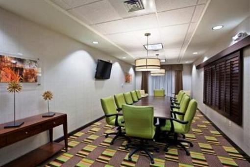 фото отеля Holiday Inn Express Hotel & Suites Hays