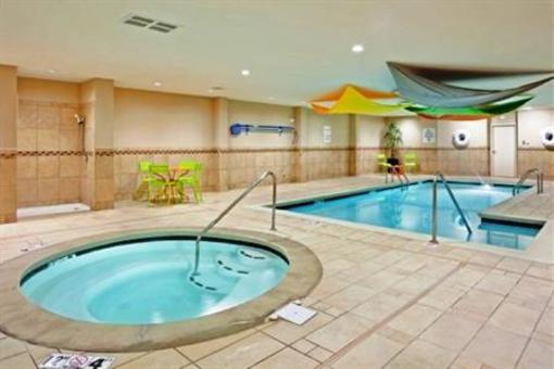 фото отеля Holiday Inn Express Hotel & Suites Hays