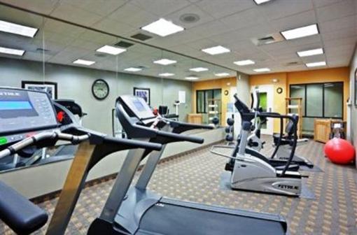 фото отеля Holiday Inn Express Hotel & Suites Hays