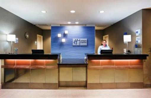 фото отеля Holiday Inn Express Hotel & Suites Hays