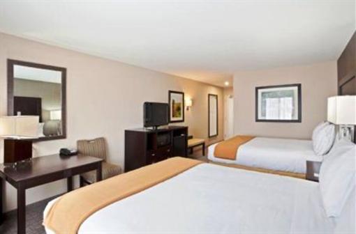 фото отеля Holiday Inn Express Hotel & Suites Hays