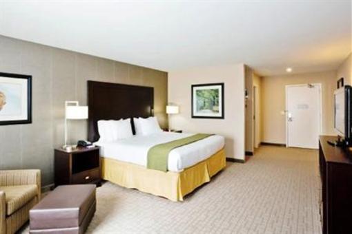 фото отеля Holiday Inn Express Hotel & Suites Hays