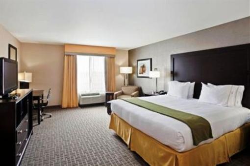 фото отеля Holiday Inn Express Hotel & Suites Hays
