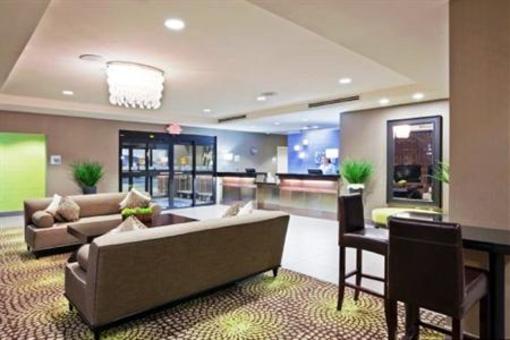 фото отеля Holiday Inn Express Hotel & Suites Hays
