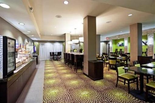 фото отеля Holiday Inn Express Hotel & Suites Hays