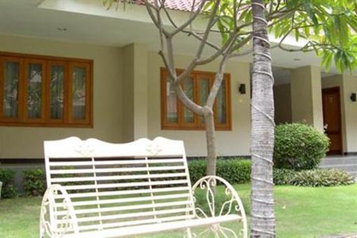 фото отеля Country Heritage Resort Hotel Surabaya