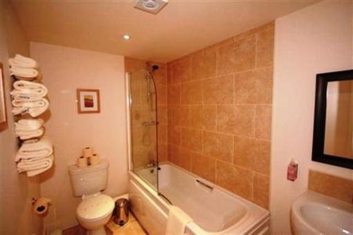 фото отеля Central Serviced Apartments Gloucester Rd