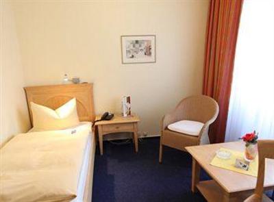 фото отеля Hotel Zur Post Bad Rothenfelde
