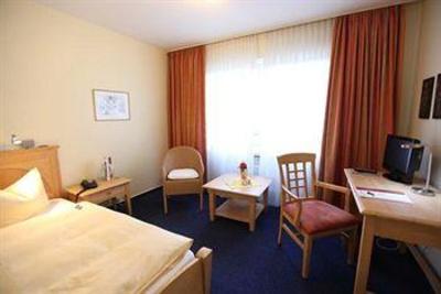 фото отеля Hotel Zur Post Bad Rothenfelde