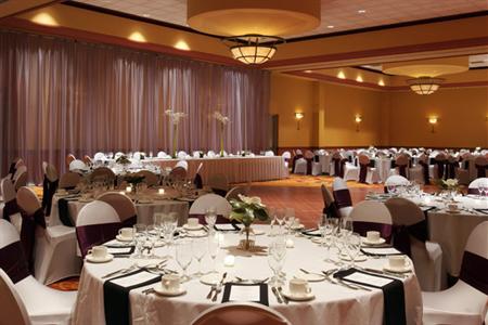 фото отеля Embassy Suites Omaha-La Vista