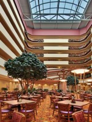 фото отеля Embassy Suites Omaha-La Vista