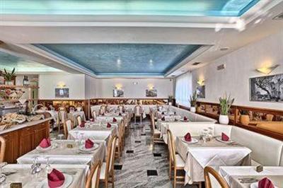 фото отеля Hotel Ideal Nago-Torbole