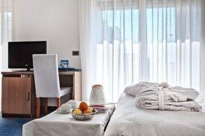 фото отеля Hotel Ideal Nago-Torbole