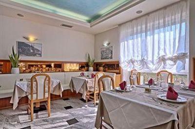 фото отеля Hotel Ideal Nago-Torbole