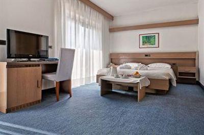 фото отеля Hotel Ideal Nago-Torbole