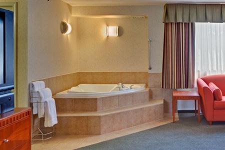 фото отеля Holiday Inn Express Kelowna