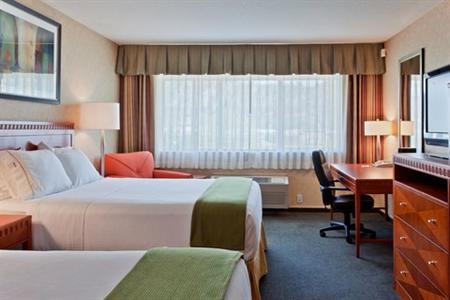 фото отеля Holiday Inn Express Kelowna
