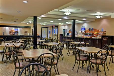 фото отеля Holiday Inn Express Kelowna