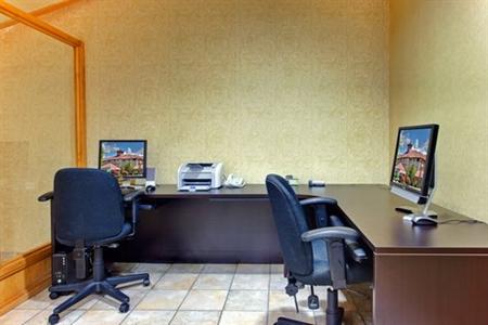 фото отеля Holiday Inn Express Kelowna