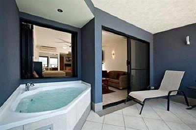 фото отеля at Waterfront Whitsunday Retreat