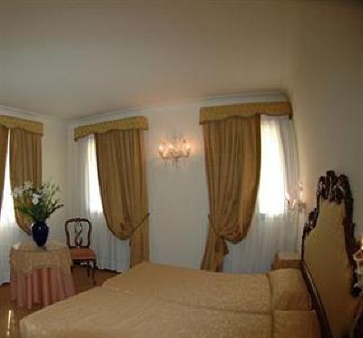 фото отеля Hotel Monaco & Grand Canal