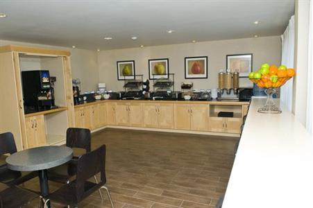 фото отеля Comfort Inn - Highway 401