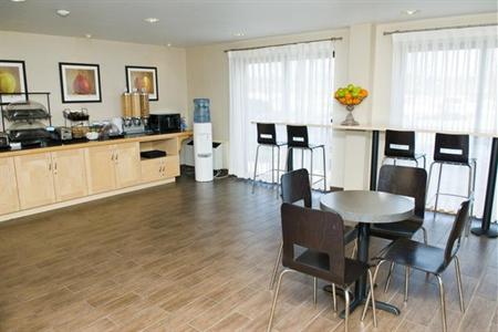 фото отеля Comfort Inn - Highway 401