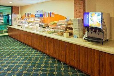 фото отеля Holiday Inn Express Cambridge (Maryland)