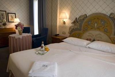 фото отеля Regina Adelaide Hotel