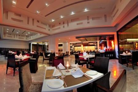 фото отеля Radisson Hotel Agra Taj East Gate Road