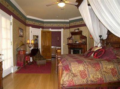 фото отеля Alexander Mansion Bed & Breakfast