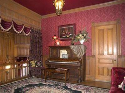 фото отеля Alexander Mansion Bed & Breakfast
