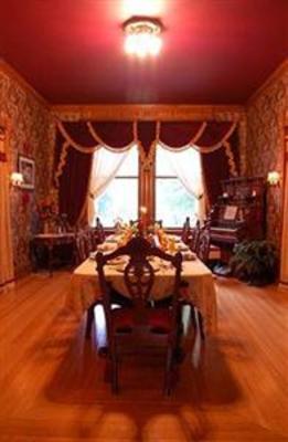 фото отеля Alexander Mansion Bed & Breakfast