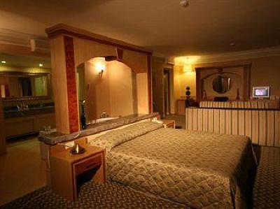 фото отеля Utopia World Hotel