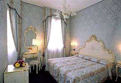 фото отеля Hotel Carlton on the Grand Canal