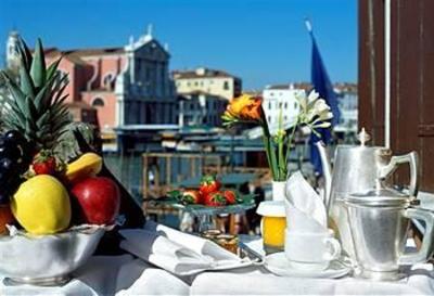 фото отеля Hotel Carlton on the Grand Canal