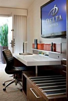 фото отеля Delta Calgary South