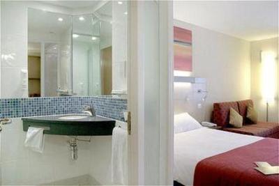 фото отеля Holiday Inn Express Cardiff Airport
