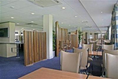 фото отеля Holiday Inn Express Cardiff Airport