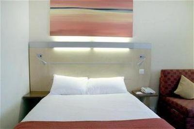 фото отеля Holiday Inn Express Cardiff Airport