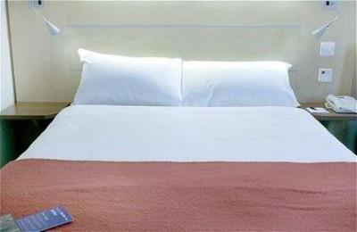 фото отеля Holiday Inn Express Cardiff Airport