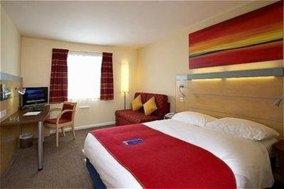 фото отеля Holiday Inn Express Cardiff Airport