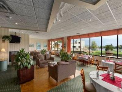 фото отеля Ramada Hotel on the Bay Conference Resort - Belleville