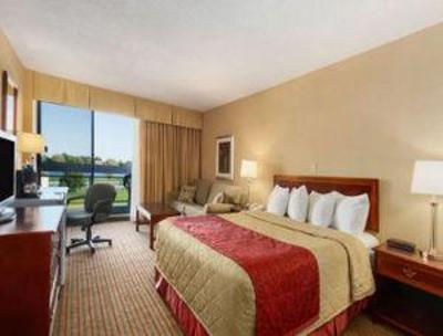 фото отеля Ramada Hotel on the Bay Conference Resort - Belleville